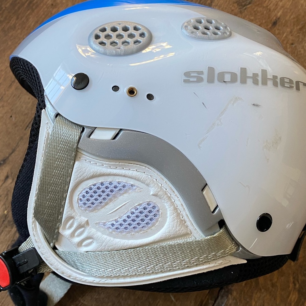 Slokker childrens ski helmet. Size 52-55cm